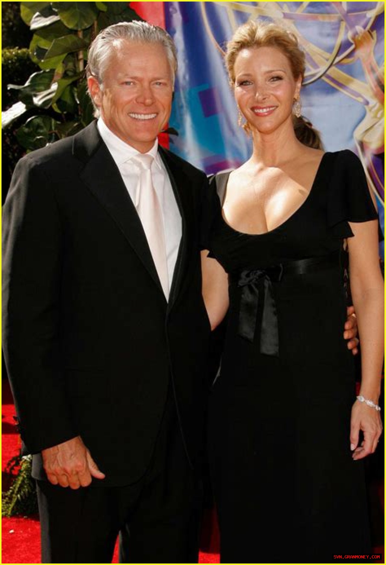 Get The Scoop: Lisa Kudrow's Son - Age And More